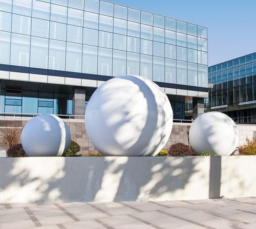 Escultura de fibra de vidro - LARGE SPHERES - PLANTERS UNLIMITED - para ambiente externo / para espaço público
