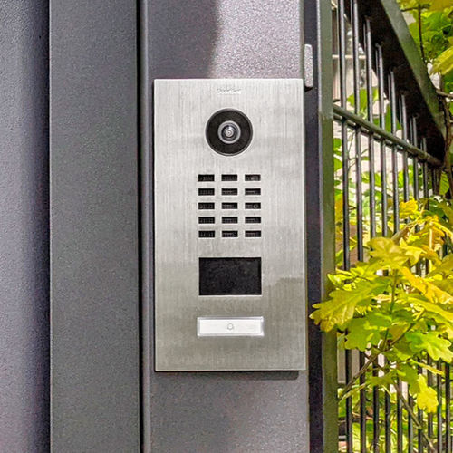 Módulo externo em aço inoxidável escovado - D2101V - DoorBird - residencial / de secretária / para montagem nivelada com superfície