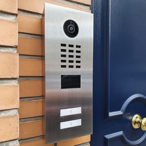 Módulo externo em aço inoxidável escovado - D2102V - DoorBird - residencial / de secretária / para montagem nivelada com superfície