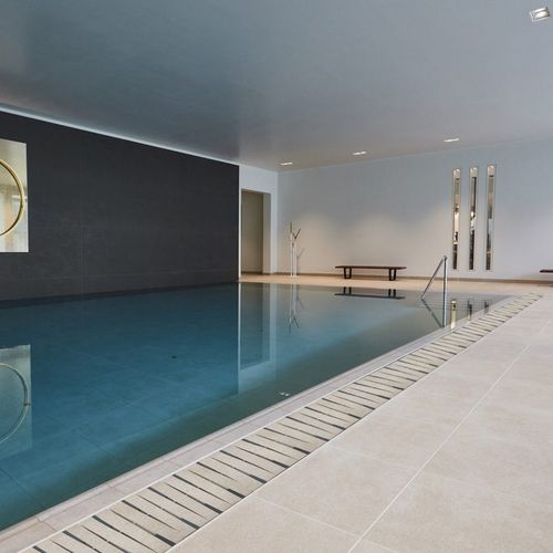 Grelha para calha de piso em cerâmica - LAPISQUE - Modulartem - em mármore / em teca / para piscina