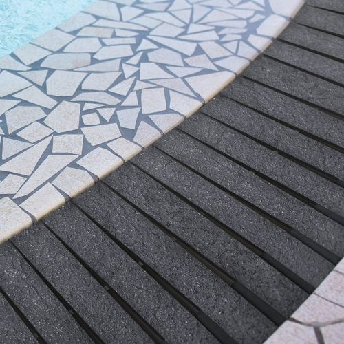 Grelha para calha de piso em cerâmica - ELLIPSIS - Modulartem - em mármore / em teca / para piscina