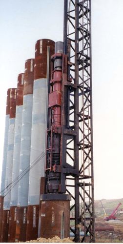 Bate-estacas a diesel - MODEL D46-52 - American Piledriving Equipment Inc.