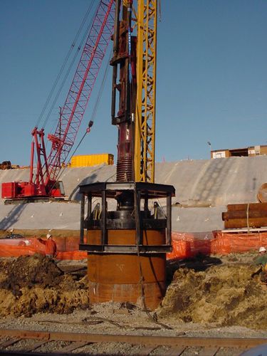 Bate-estacas a diesel - MODEL D100-13 - American Piledriving Equipment Inc.