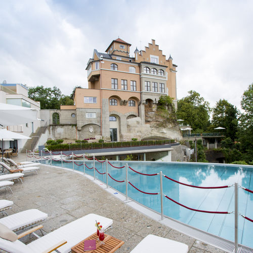 Piscina com transbordo - HOTEL SCHLOSS MÖNCHSTEIN - BERNDORF METALL- UND BÄDERBAU GMBH - para ambiente externo / para ambiente interno / da linha comercial