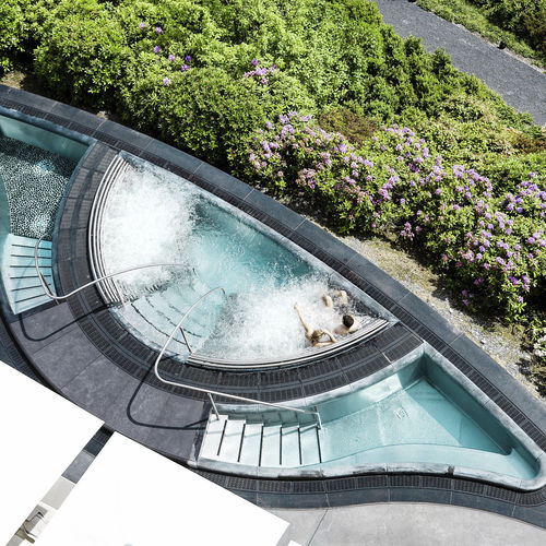 Spa com transbordo - HOTEL THE DOLDER GRAND - BERNDORF METALL- UND BÄDERBAU GMBH - de embutir / outros formatos / de 6 lugares