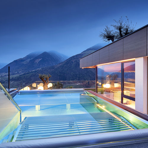 Spa com transbordo - HOTEL SONNENPARADIES - BERNDORF METALL- UND BÄDERBAU GMBH - de embutir / retangular / de 4 lugares