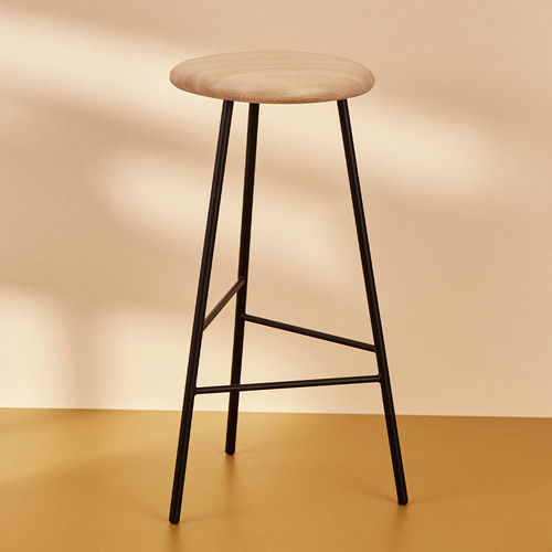Banqueta alta contemporânea - PEBBLE - Warm  Nordic - em carvalho / com base de aço revestido a pó / para cozinha