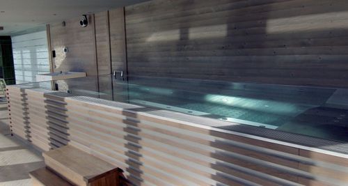 Spa de natação acima do piso - Tilestone Pools one piece tiled pools - retangular / de vários lugares / em mosaico