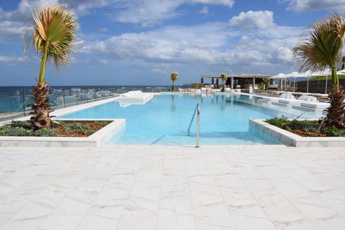 Piscina em painéis - CUSTOM BUILT - Tilestone Pools one piece tiled pools - com transbordo / para ambiente externo / da linha comercial