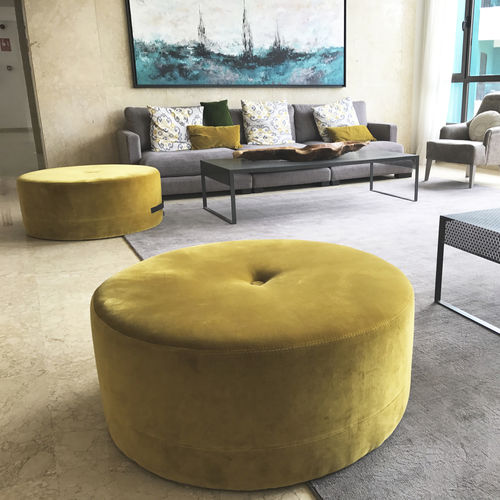 Puff contemporâneo - ROUND - Casual Home & Contract - em tecido / contract / cinza