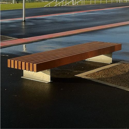 Banco para espaço público contemporâneo - SHAFTON - Bailey streetscene - em iroko / em aço galvanizado