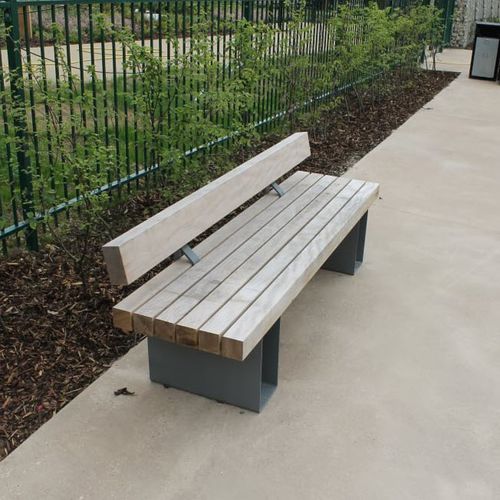Banco para espaço público contemporâneo - AMBLESIDE STRAIGHT - LOGIC STREET & PARK FURNITURE - em madeira de lei / em aço galvanizado / com encosto