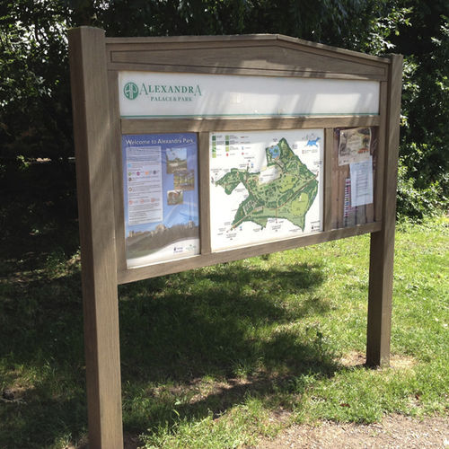 Painel de informações para espaço público - TRADITIONAL - Woodscape.