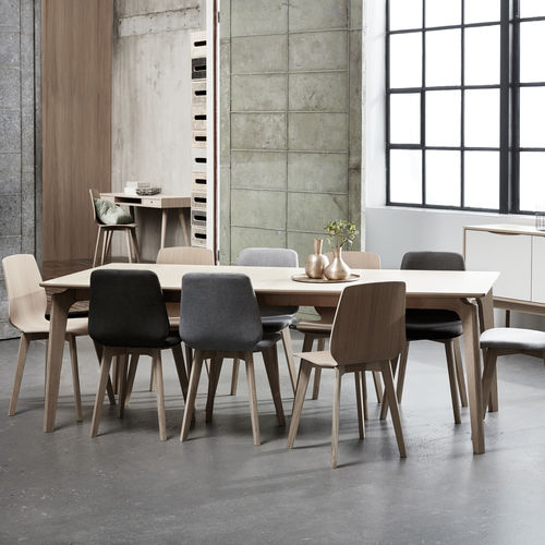 Mesa de jantar contemporânea - EDGE - PBJ Design House - em carvalho / em nogueira / em madeira maciça