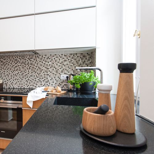 Tampo de bancada em pedra reconstituída - ESSENTIAL TAURUS BLACK - Technistone a.s. - para cozinha / preto / polido