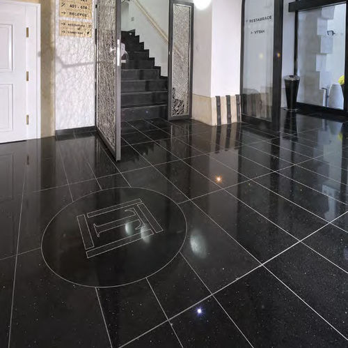 Placas de revestimento de piso - STARLIGHT BLACK - Technistone a.s. - em pedra reconstituída / polida / para ambiente interno