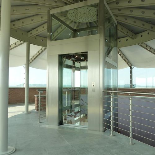 Elevador elétrico - Romano Magno - hidráulico / para o setor terciário / residencial