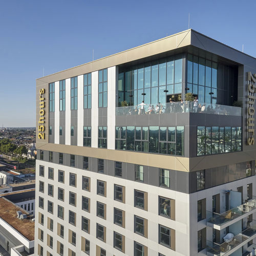 Revestimento de fachada em painéis - 25HOURS HOTEL - ALUCOBOND - em alumínio / em compósito / de encaixe