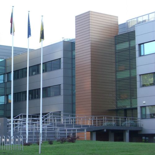 Revestimento de fachada em painéis - UNIVERSITY INSTITUTE OF APPLIED RESEARCH VILNIUS TMI - ALUCOBOND - em alumínio / em compósito / de encaixe