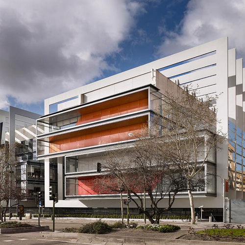 Revestimento de fachada em painéis - REPSOL HEADQUARTERS - ALUCOBOND - em alumínio / em compósito / de encaixe
