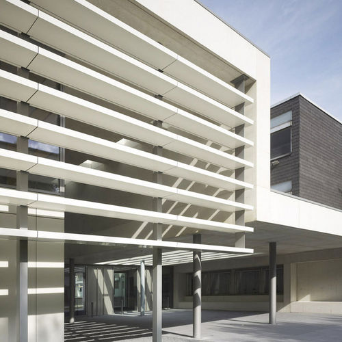 Brise em compósito - SECONDARY SCHOOL WARENDORF - ALUCOBOND - em alumínio / para fachada / vertical