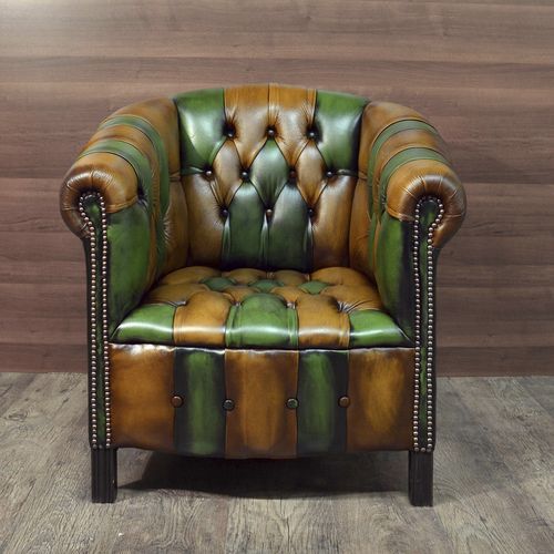 Poltrona Chesterfield - BYRON - Harleq - em couro / em mogno / em latão polido