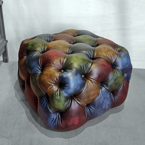 Otomana Chesterfield - Harleq - em couro / quadrada / retangular