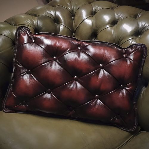 Travesseiro em couro - BUTTONS - Harleq - retangular / da linha residencial / da linha comercial