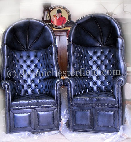 Poltrona Chesterfield - VINTAGE : PORTER'S  - Harleq - em couro / com encosto alto / azul