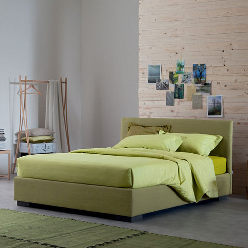 Cama de casal - BANNER - OGGIONI - contemporânea / estofada / com cabeceira