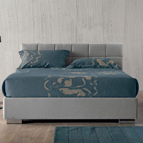 Cama de casal - ELETTO - OGGIONI - contemporânea / estofada / em tecido