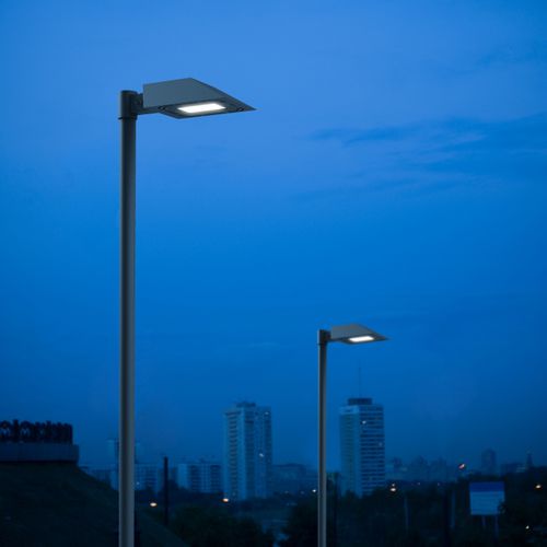 Poste de iluminação pública - IREGOR - BSI LIGHTING TECHNOLOGIES INC. - contemporâneo / em alumínio fundido / em aço inoxidável