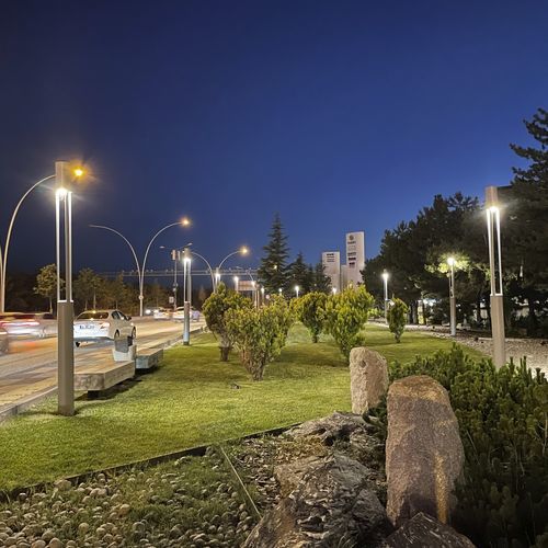 Coluna de luz contemporânea - ILIA - BSI LIGHTING TECHNOLOGIES INC. - em aço inoxidável / em alumínio fundido / em vidro temperado