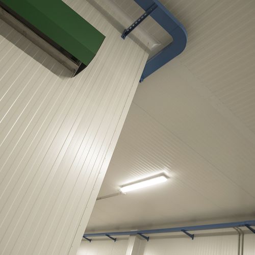 Painel sanduíche para fachada - ISOBOX PLISSÉ - ISOCINDU SA DE CV - para parede / para parede divisória / 2 faces metálicas