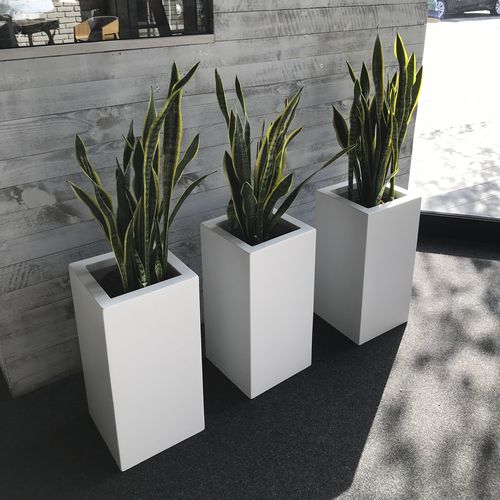 Vaso de jardim em compósito - TOWER - KAMA - de instalação livre / quadrado / em altura