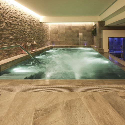 Spa de natação de embutir - Ki LIFE - retangular / de vários lugares / para ambiente interno
