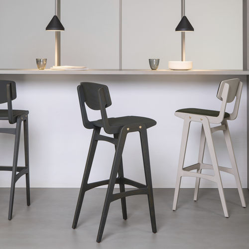 Banqueta alta contemporânea - GLÖWR - Vergés - em tecido / em faia / com base em faia