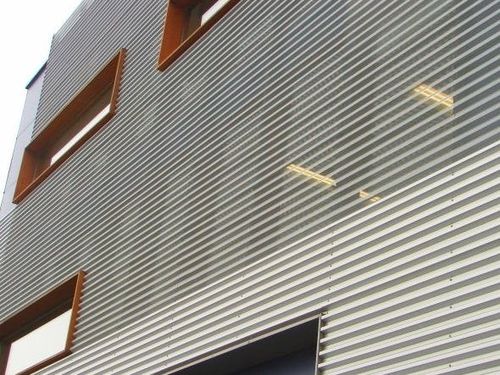 Revestimento de fachada em painéis - ALUBEL 44 - Alubel - em chapa / horizontal / sustentável