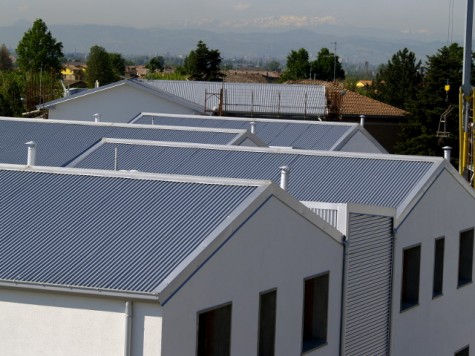 Cobertura plana - ALUBEL 21 - Alubel - em chapa de aço / efeito de metal / inclinação entre 2% e 20%