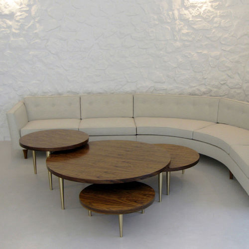 Mesa de centro contemporânea - NESOI - ANAKTAE - em nogueira / com base em nogueira / redonda