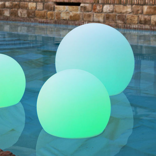 Luminária flutuante - BULY - NEWGARDEN - em polietileno / contemporânea / com bateria recarregável