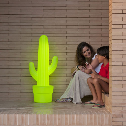 Luminária de piso - KAKTUS - NEWGARDEN - em polietileno / de design original / com bateria recarregável