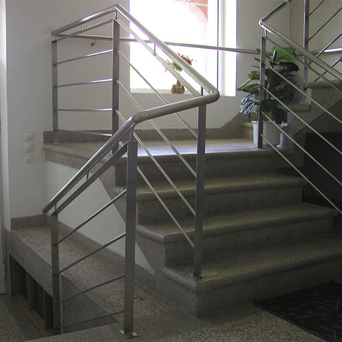 Escada reta - Ban-Inox - com degraus em mármore / com estrutura em concreto / da linha residencial