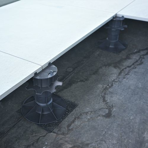 Pedestal para piso elevado em plástico reciclado - C3/4T - SOLIDOR - de alta resistência / resistente ao fogo / para varanda