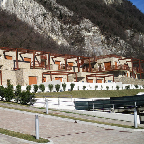 Casa pré-fabricada - LAKE RESORT - Eco-Resorts - em madeira maciça / ecológica / com economia de energia