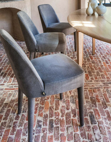 Cadeira contemporânea - CLEMENCE  - Defleure Home Collection - para ambiente interno / em tecido / em couro