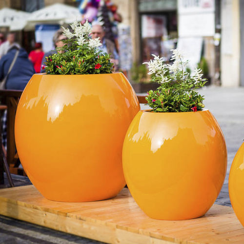 Vaso de jardim em compósito - AS-MAN - Astrini Design - redondo / da linha residencial / para espaço público