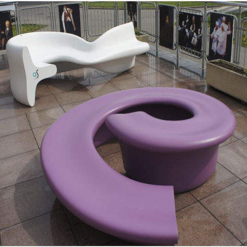 Banco para espaço público de design original - CITY ALPHABET E - Astrini Design - em compósito