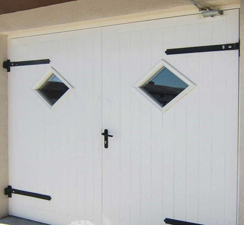 Portão de abrir para garagem - Authentic Timber Windows Ltd - em madeira / manual / isolante
