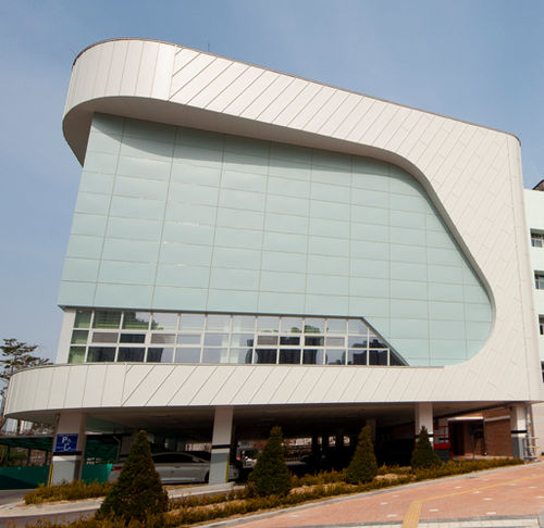 Revestimento de fachada em painéis - ALUSTEEL - DSP Co., Ltd. - em alumínio / sustentável / liso